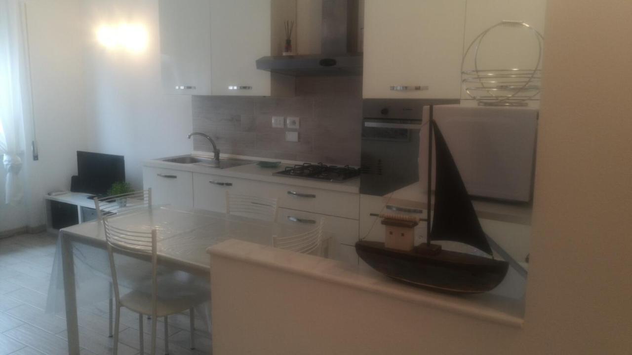 Monica'S Apartment Marina Di Carrara Buitenkant foto
